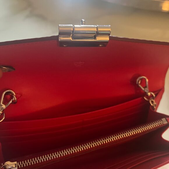 MCM wallet on Chain..RED - Picture 3 of 6